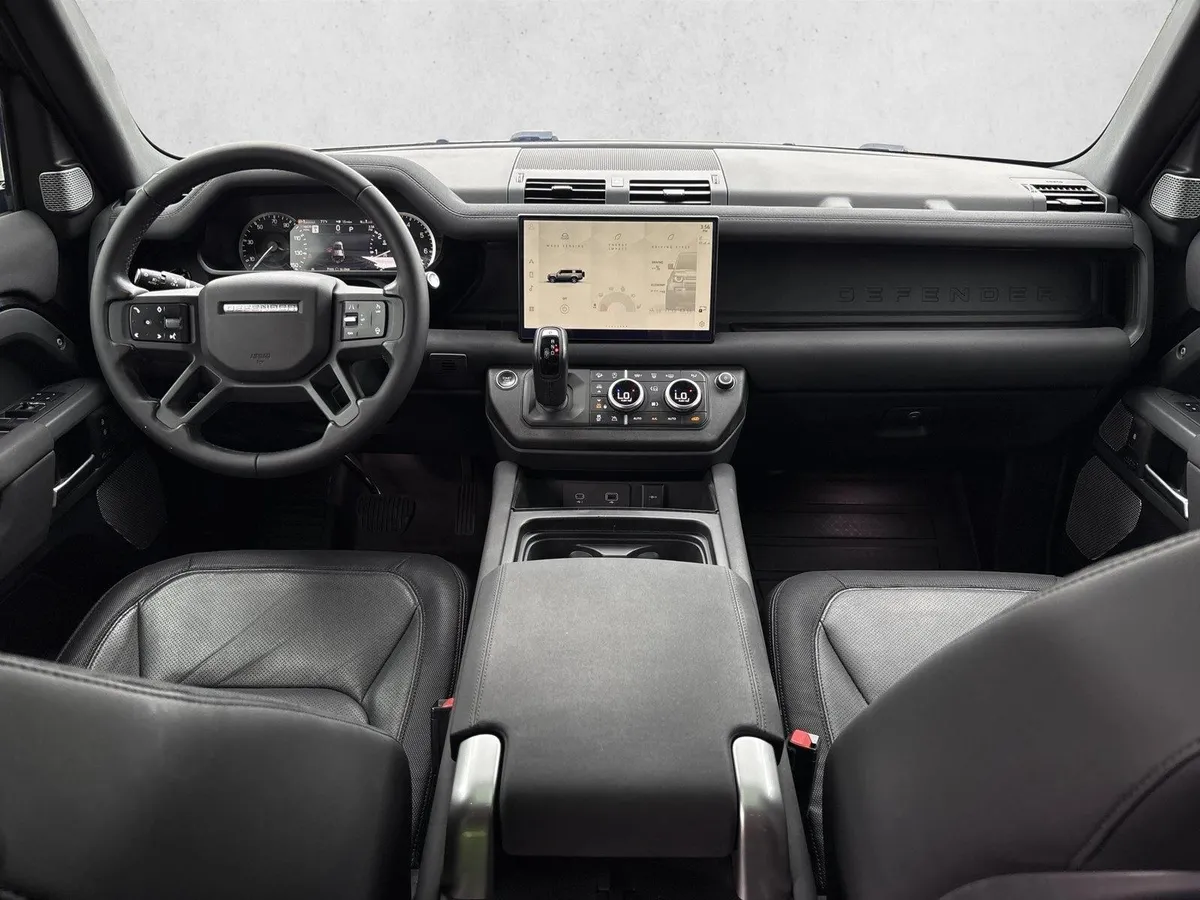 2023 Land Rover Defender 130 X-Dynamic SE thumbnail 18