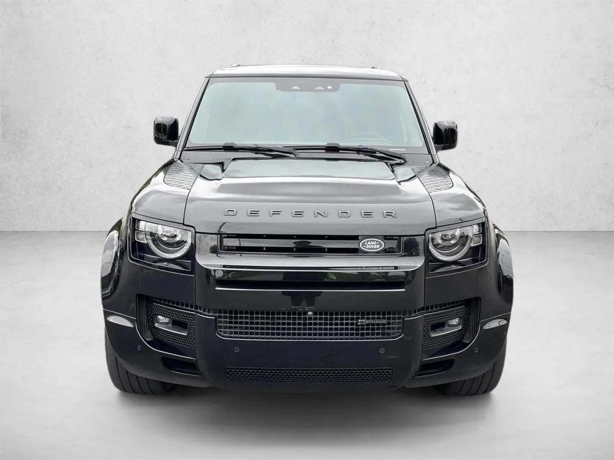 2023 Land Rover Defender 130 X-Dynamic SE thumbnail 2