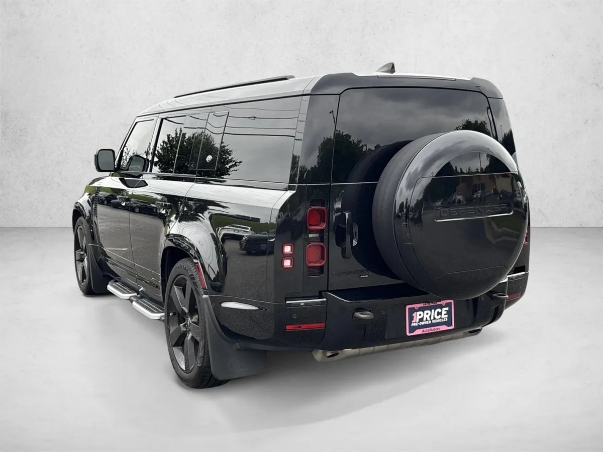 2023 Land Rover Defender 130 X-Dynamic SE thumbnail 7