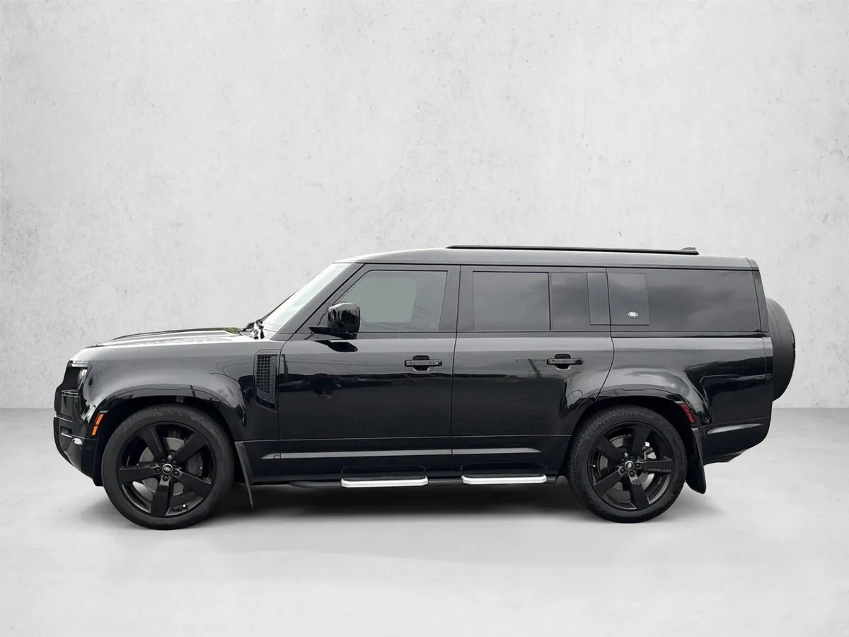 2023 Land Rover Defender 130 X-Dynamic SE thumbnail 8