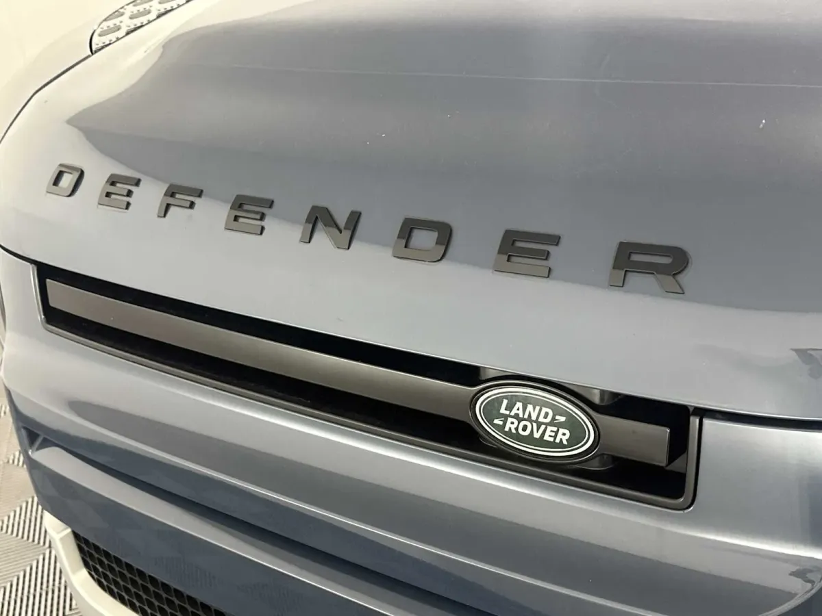 2023 Land Rover Defender SE thumbnail 14