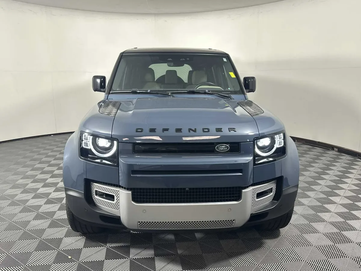 2023 Land Rover Defender SE thumbnail 2