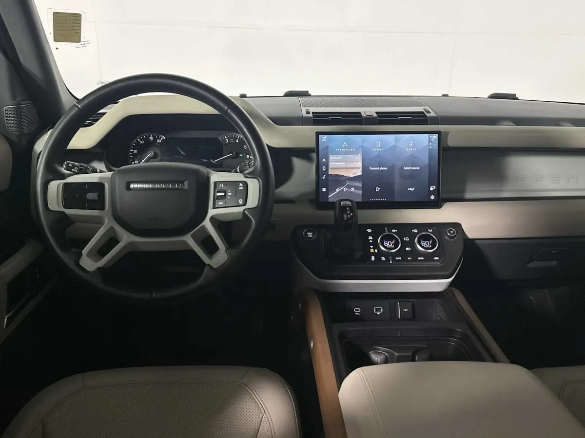 2023 Land Rover Defender SE thumbnail 25