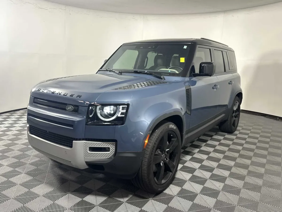 2023 Land Rover Defender SE thumbnail 3
