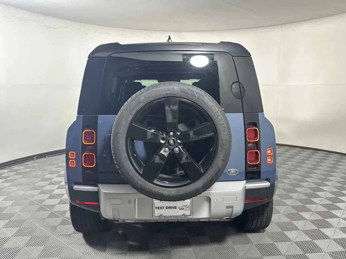 2023 Land Rover Defender SE thumbnail 7