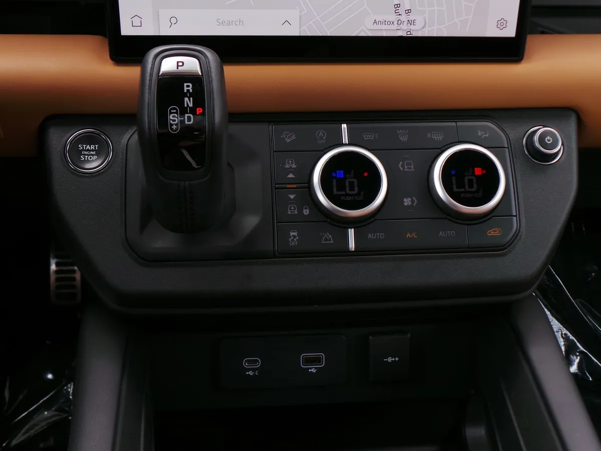 2023 Land Rover Defender V8 thumbnail 16