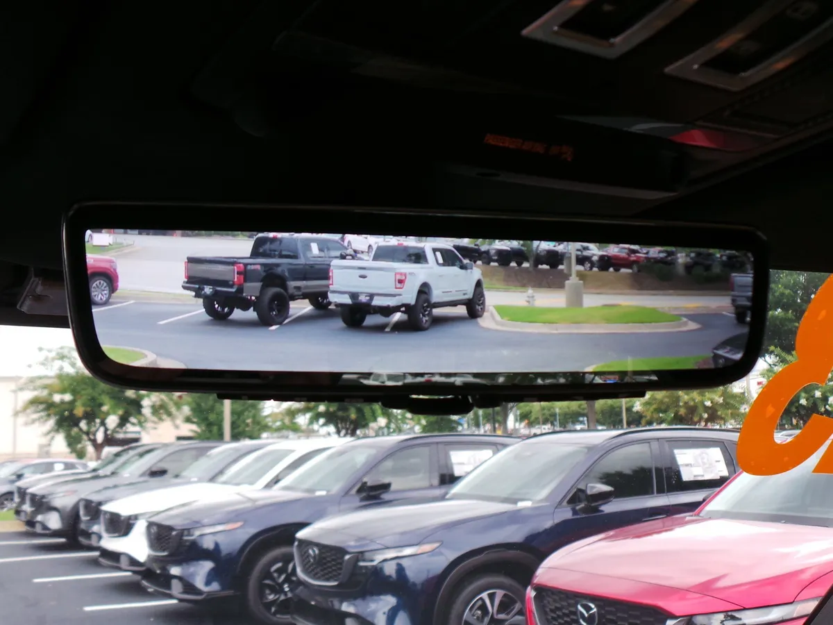 2023 Land Rover Defender V8 thumbnail 17