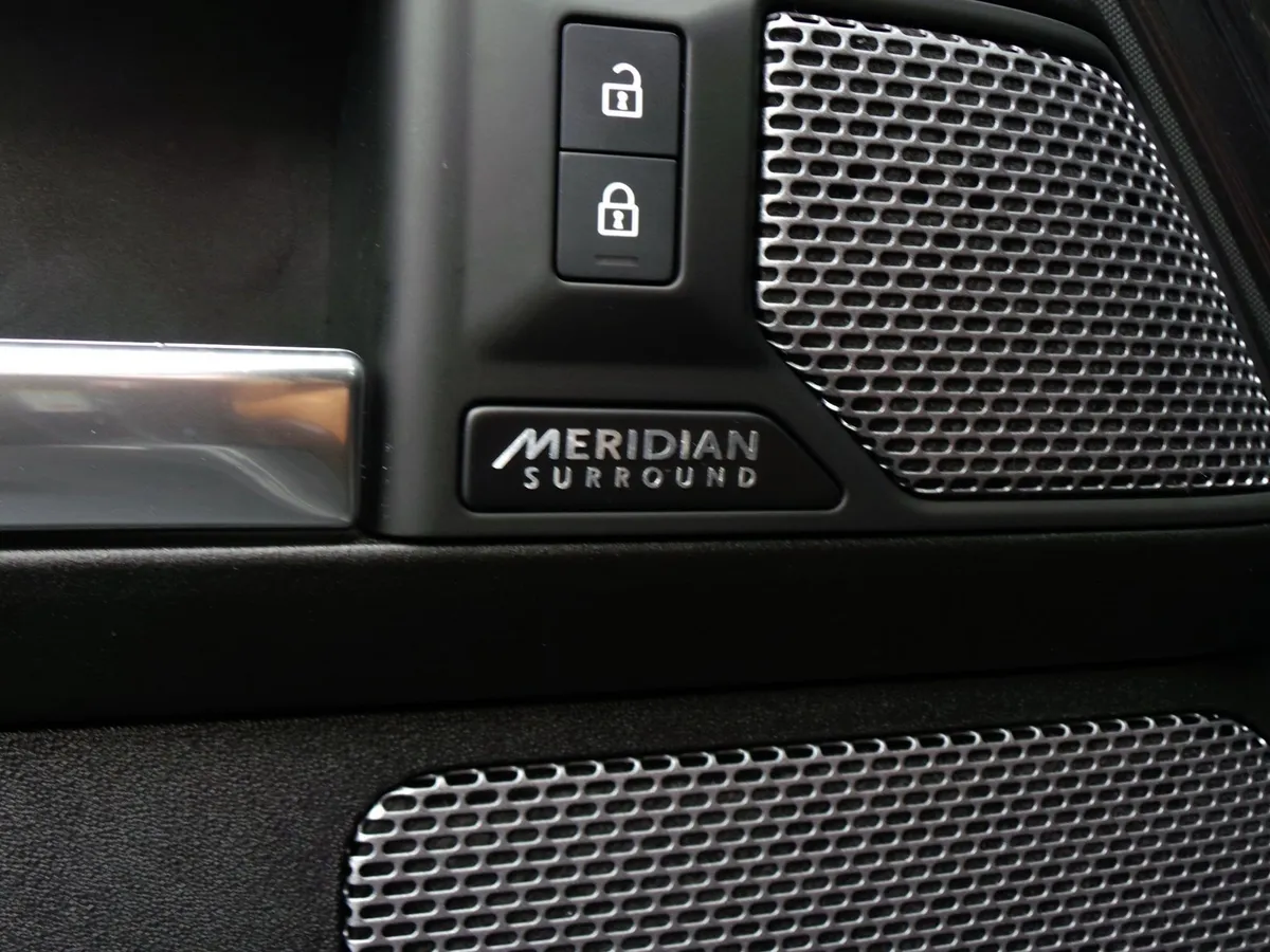 2023 Land Rover Defender V8 thumbnail 18