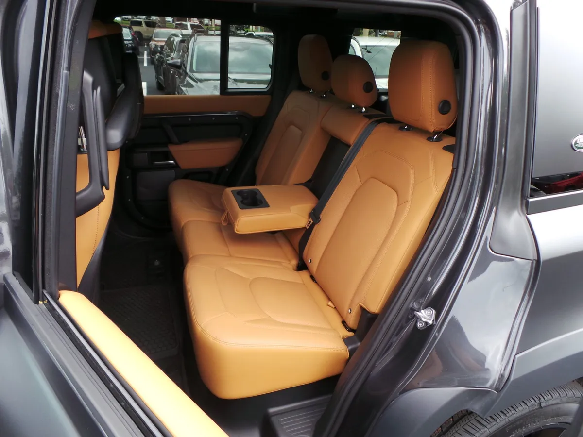 2023 Land Rover Defender V8 thumbnail 19