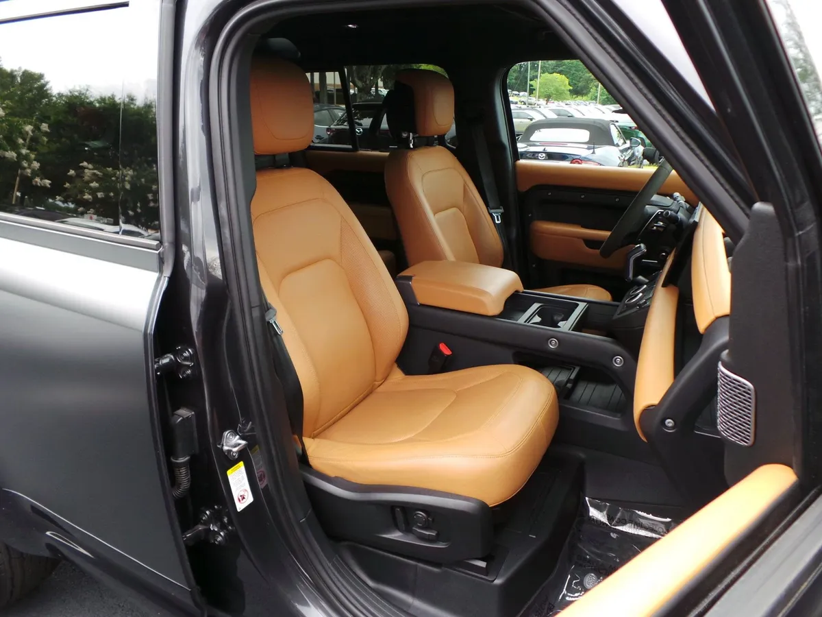 2023 Land Rover Defender V8 thumbnail 21