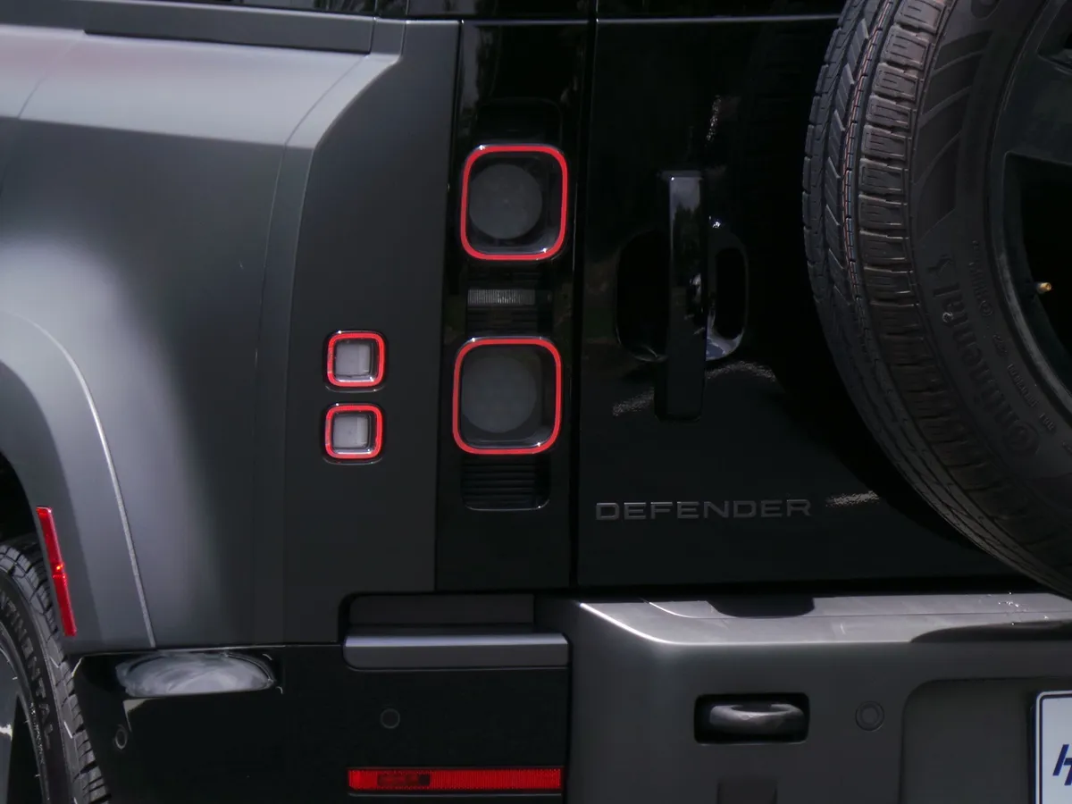 2023 Land Rover Defender V8 thumbnail 24