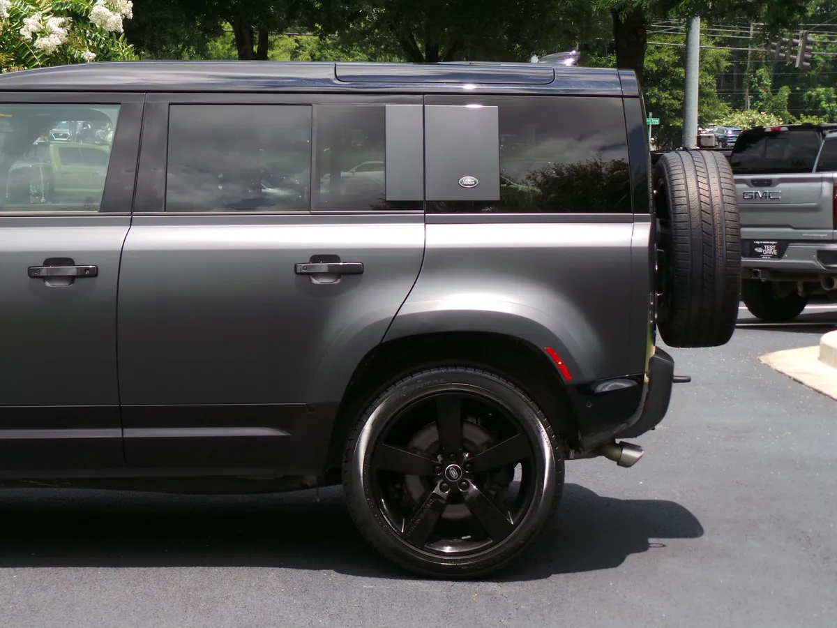 2023 Land Rover Defender V8 thumbnail 27
