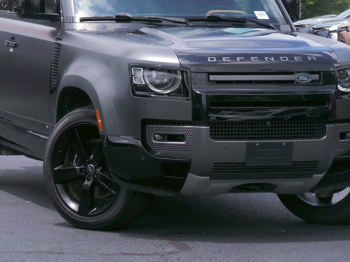 2023 Land Rover Defender V8 thumbnail 28