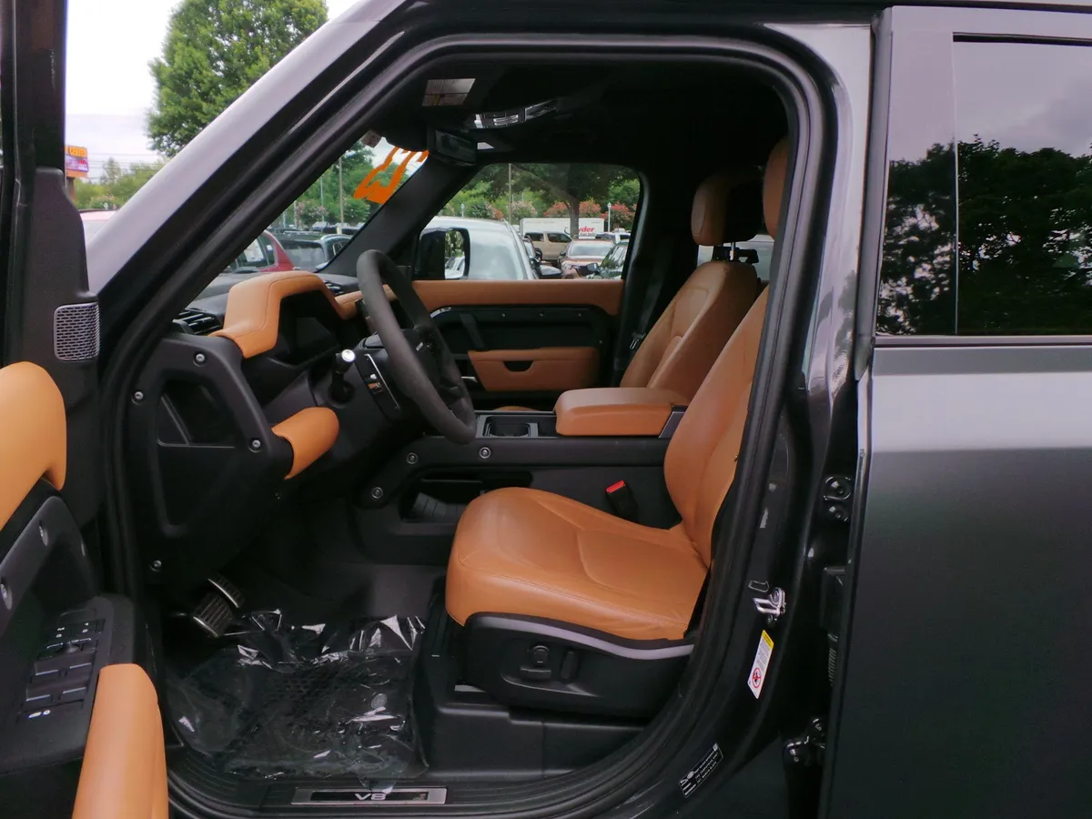 2023 Land Rover Defender V8 thumbnail 33