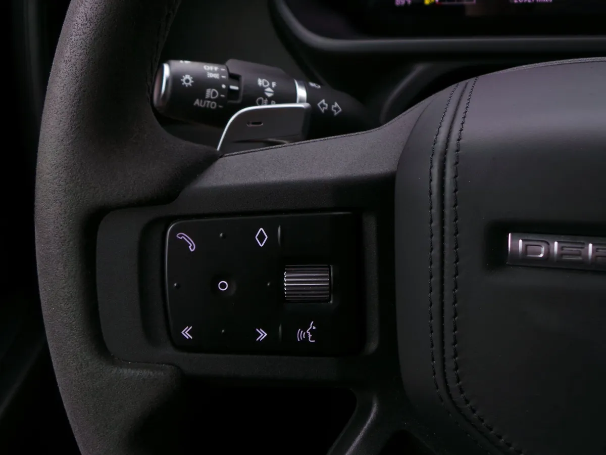 2023 Land Rover Defender V8 thumbnail 35