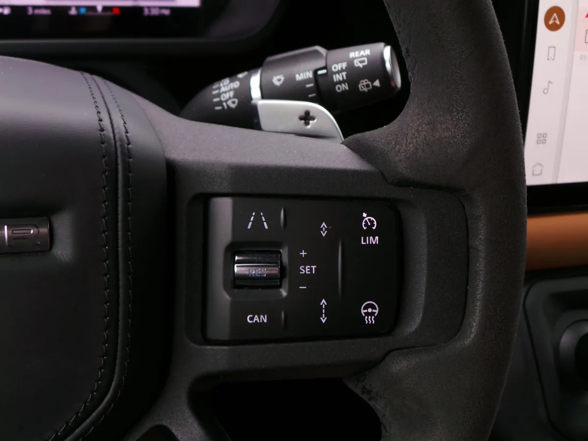 2023 Land Rover Defender V8 thumbnail 36