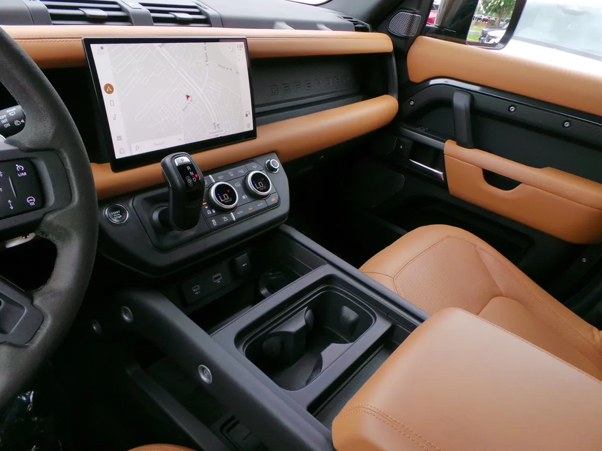 2023 Land Rover Defender V8 thumbnail 37