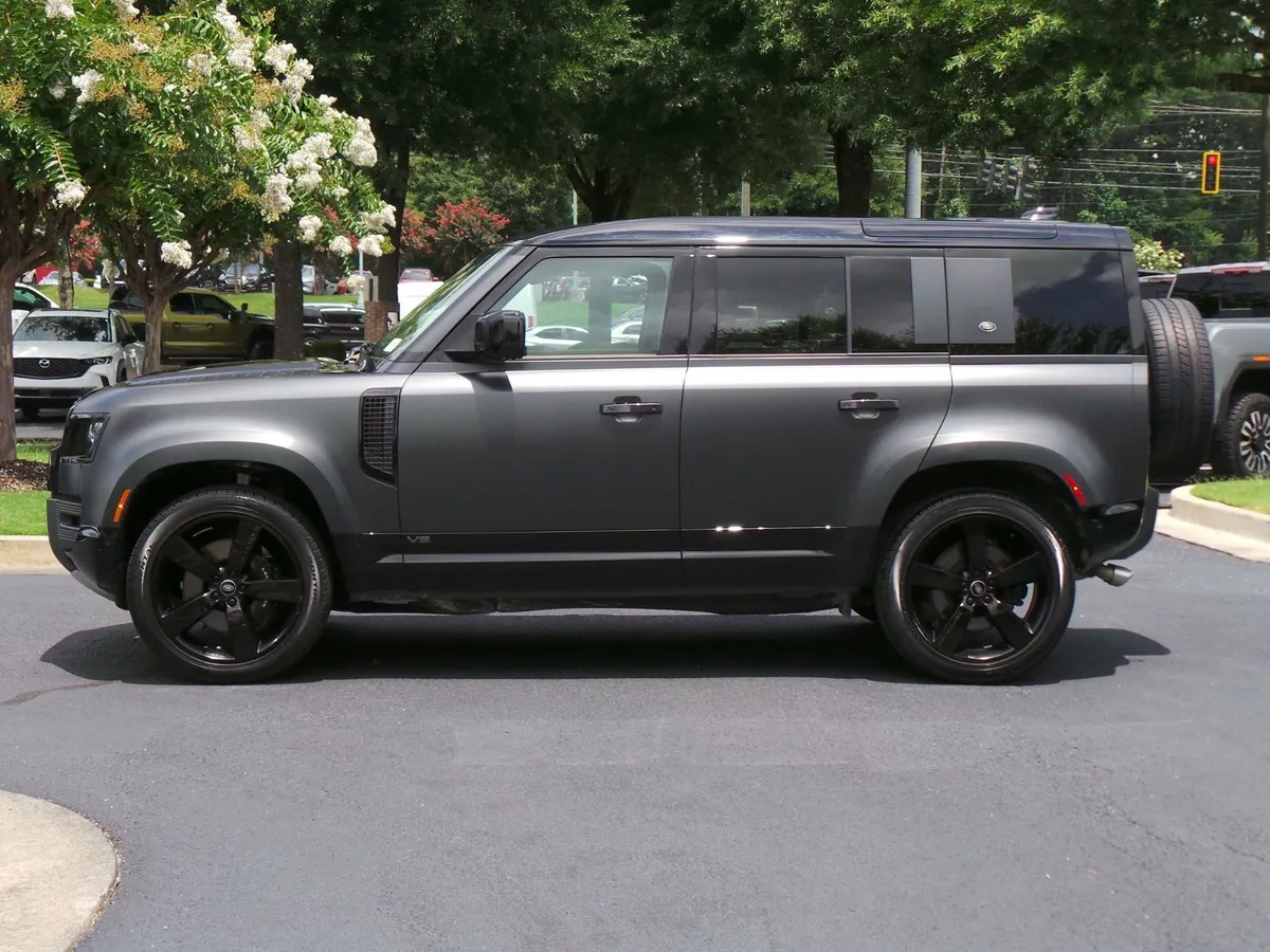 2023 Land Rover Defender V8 thumbnail 4