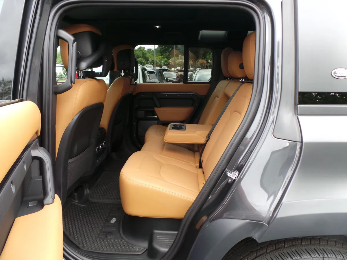 2023 Land Rover Defender V8 thumbnail 40