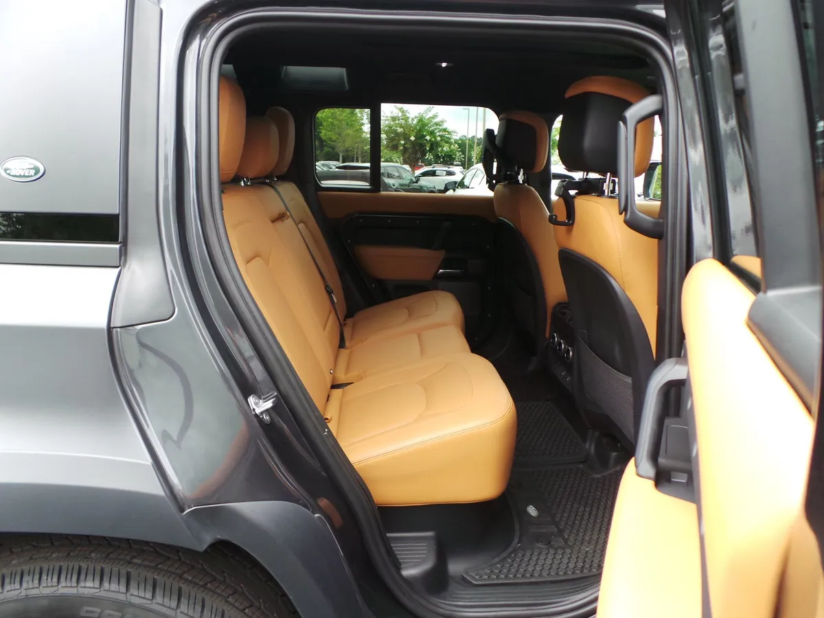 2023 Land Rover Defender V8 thumbnail 43
