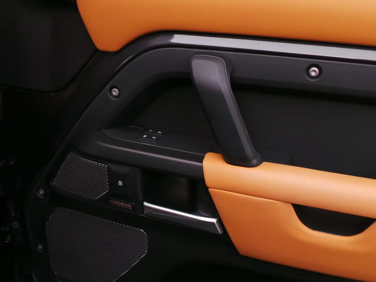 2023 Land Rover Defender V8 thumbnail 45