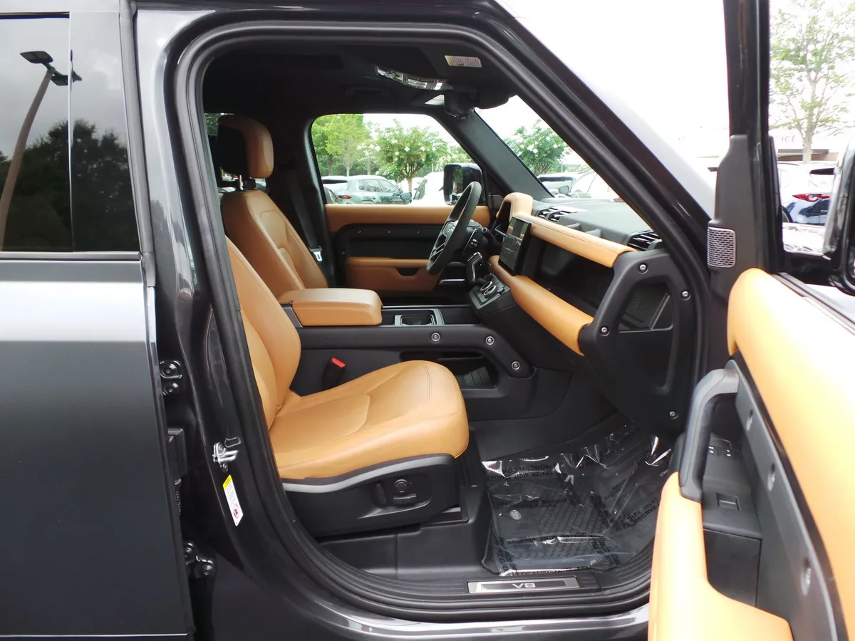 2023 Land Rover Defender V8 thumbnail 46