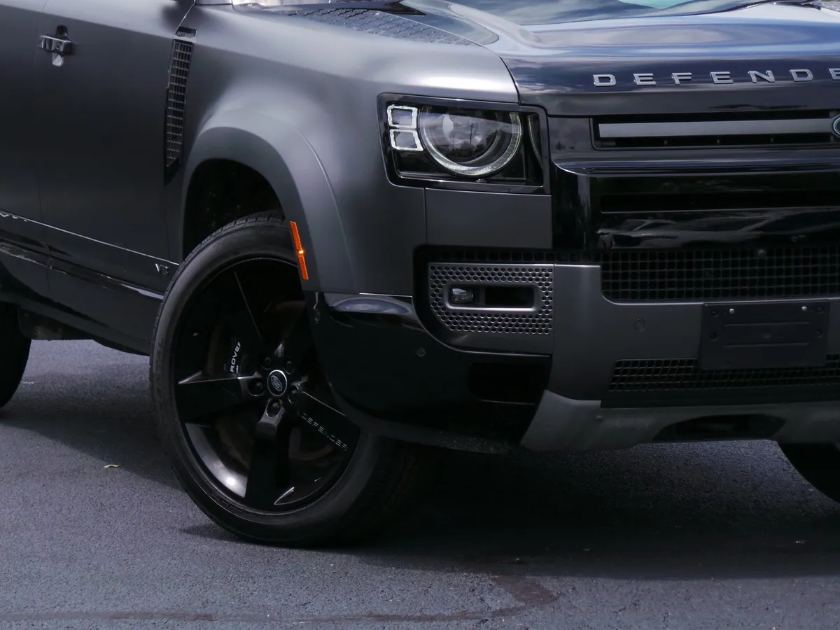 2023 Land Rover Defender V8 thumbnail 47