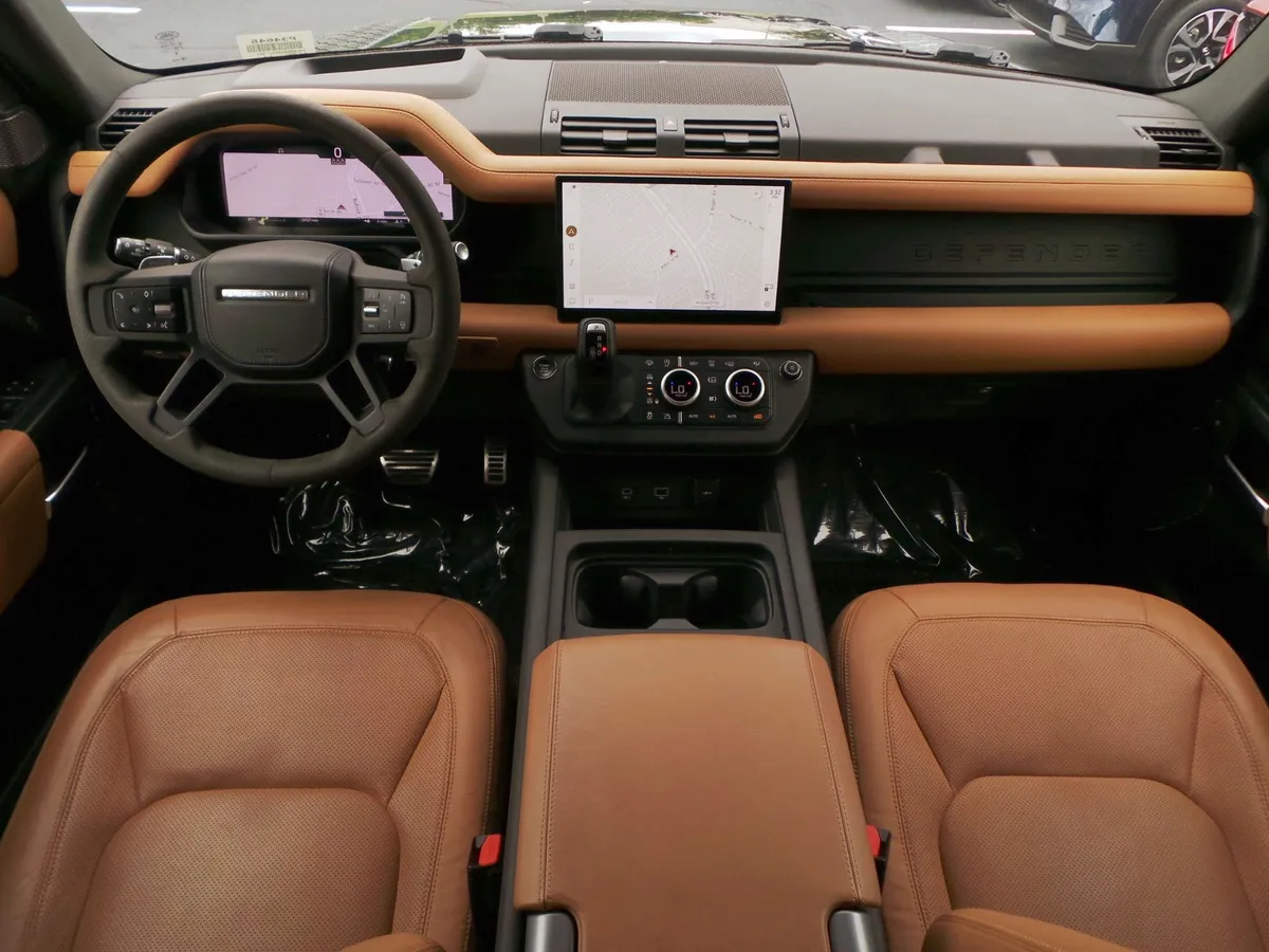 2023 Land Rover Defender V8 thumbnail 5