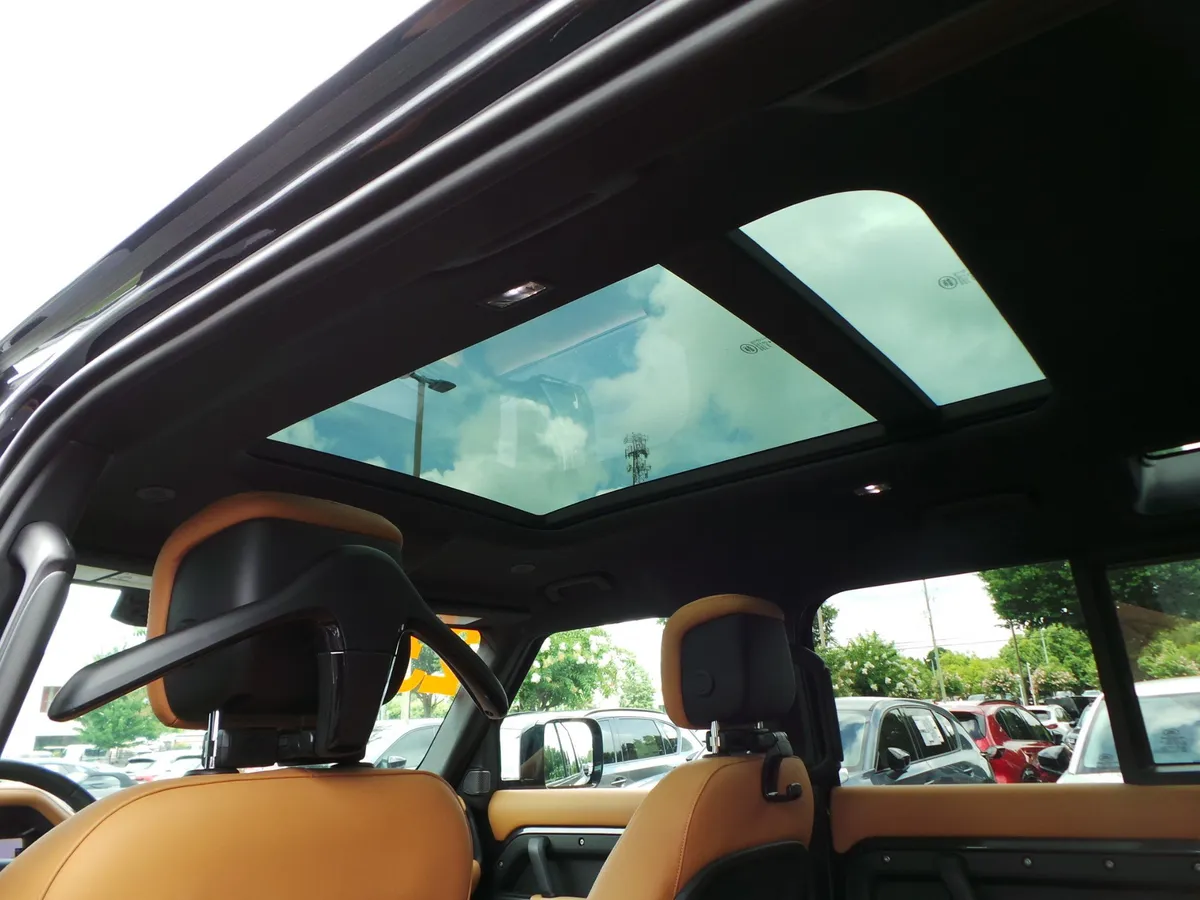 2023 Land Rover Defender V8 thumbnail 7