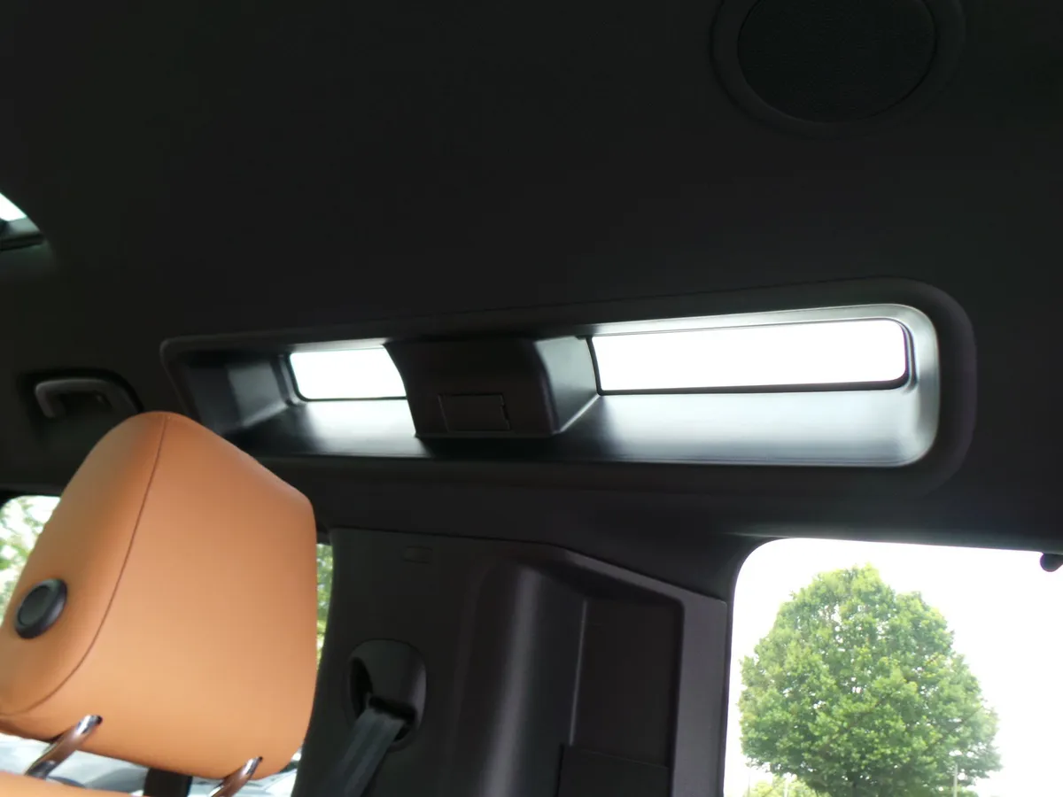 2023 Land Rover Defender V8 thumbnail 8