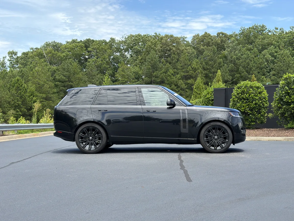 2023 Land Rover Range Rover First Edition thumbnail 4