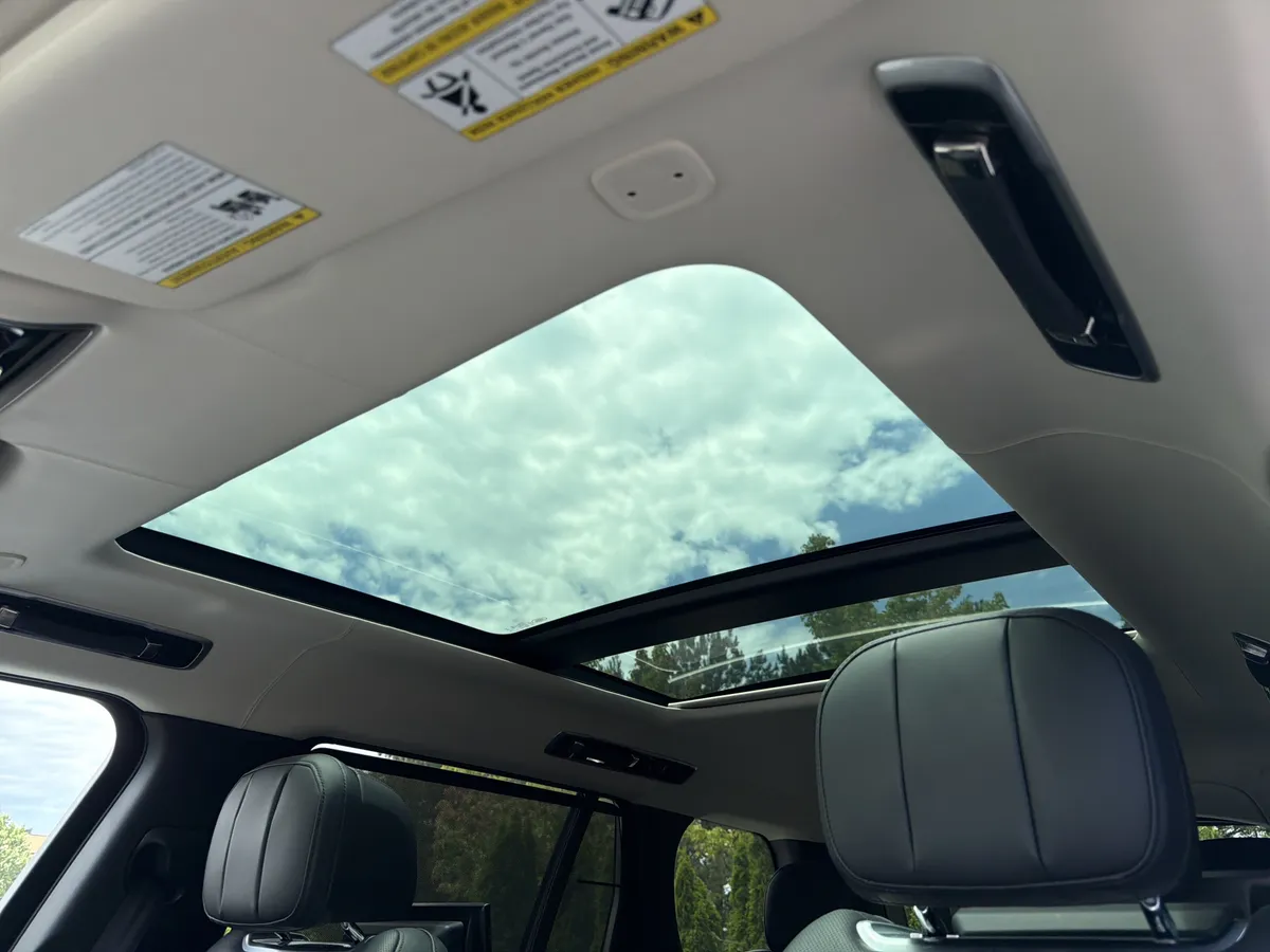 2023 Land Rover Range Rover First Edition thumbnail 8