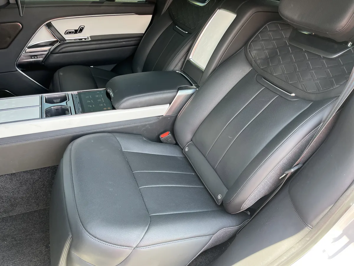 2023 Land Rover Range Rover SV thumbnail 16