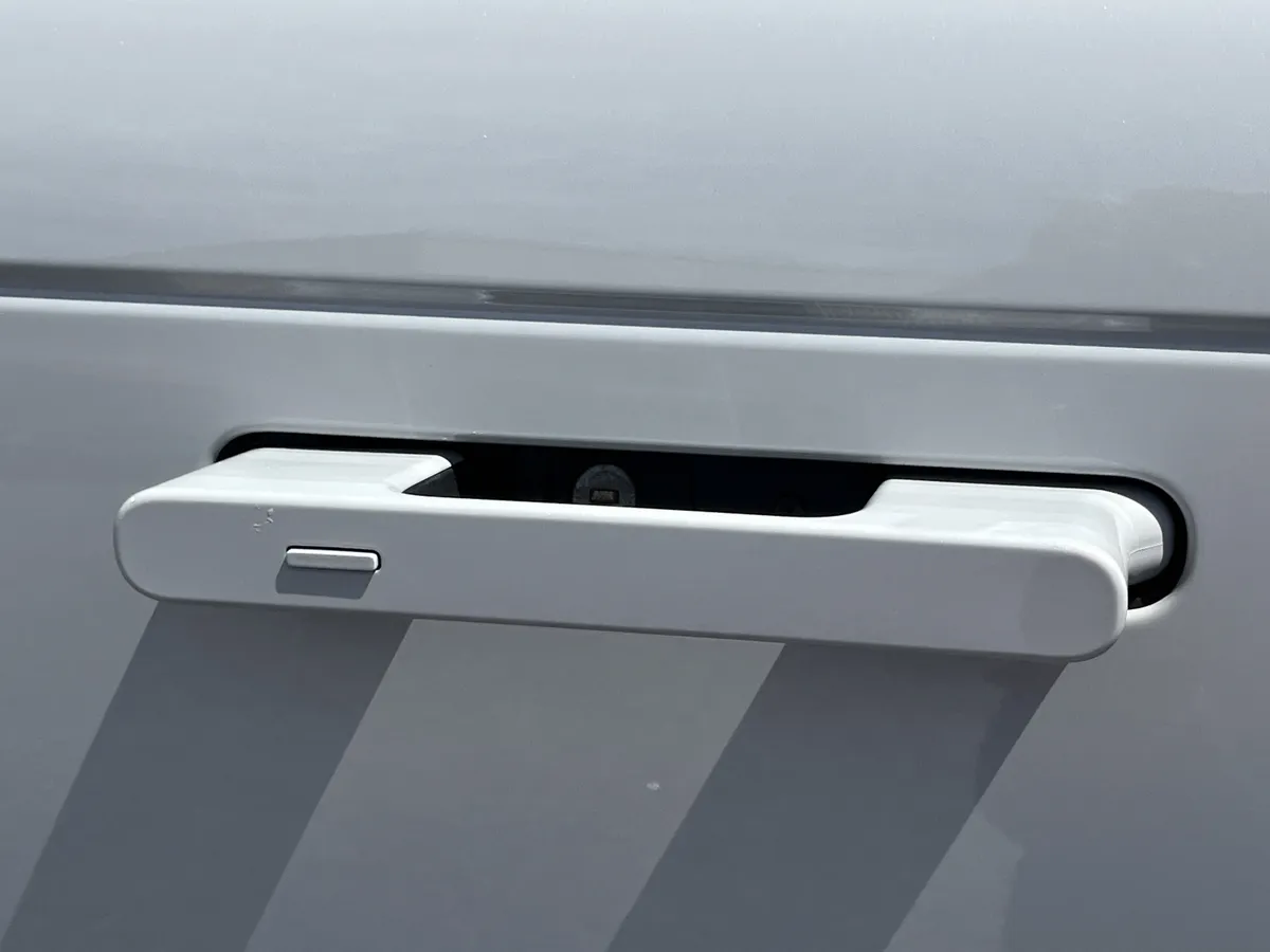 2023 Land Rover Range Rover SV thumbnail 30