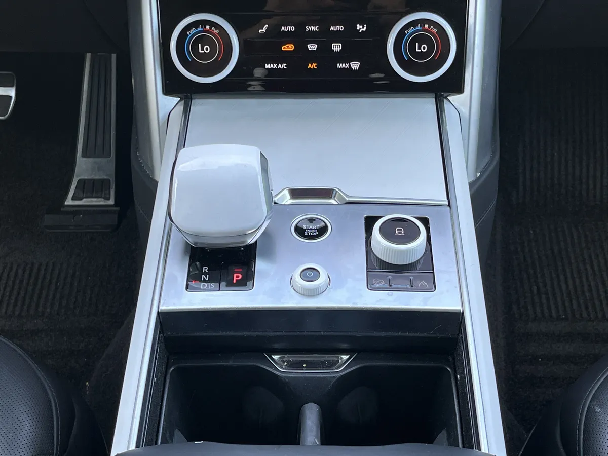 2023 Land Rover Range Rover SV thumbnail 5