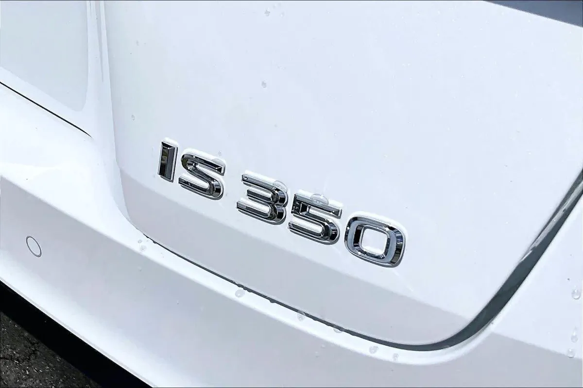 2023 Lexus IS 350 F SPORT thumbnail 10