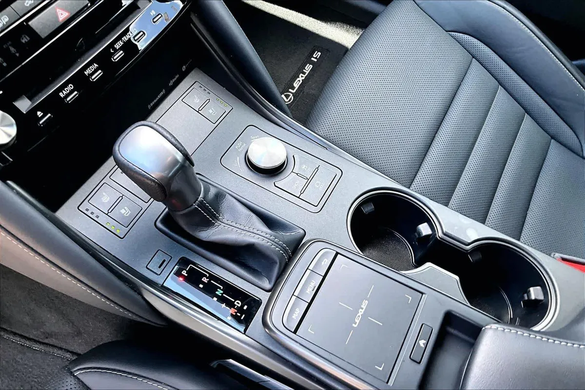 2023 Lexus IS 350 F SPORT thumbnail 17