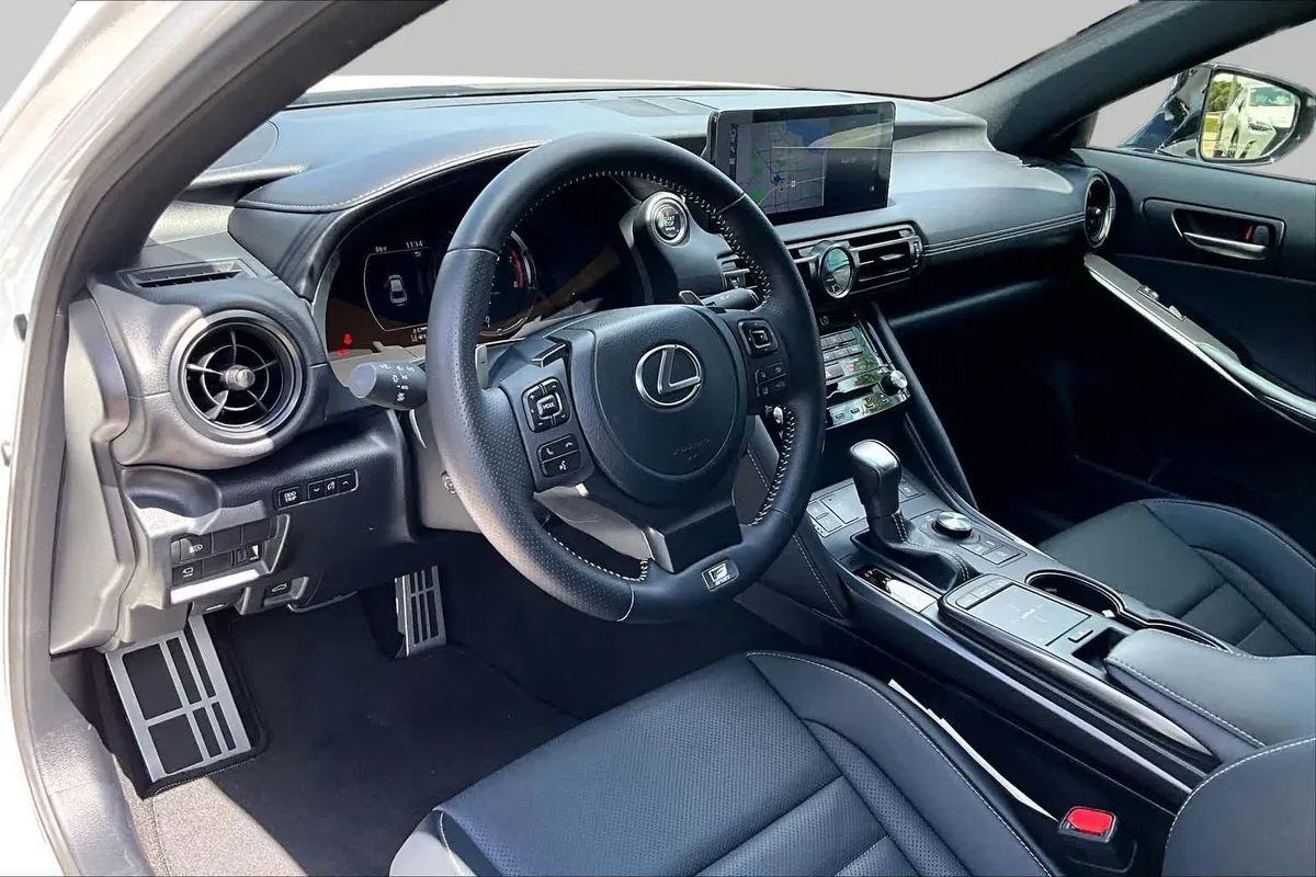 2023 Lexus IS 350 F SPORT thumbnail 18