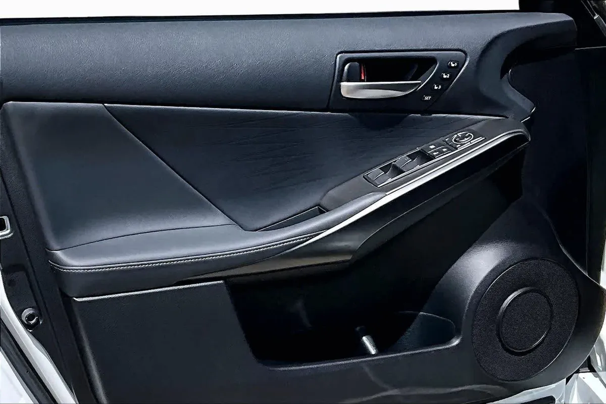 2023 Lexus IS 350 F SPORT thumbnail 26
