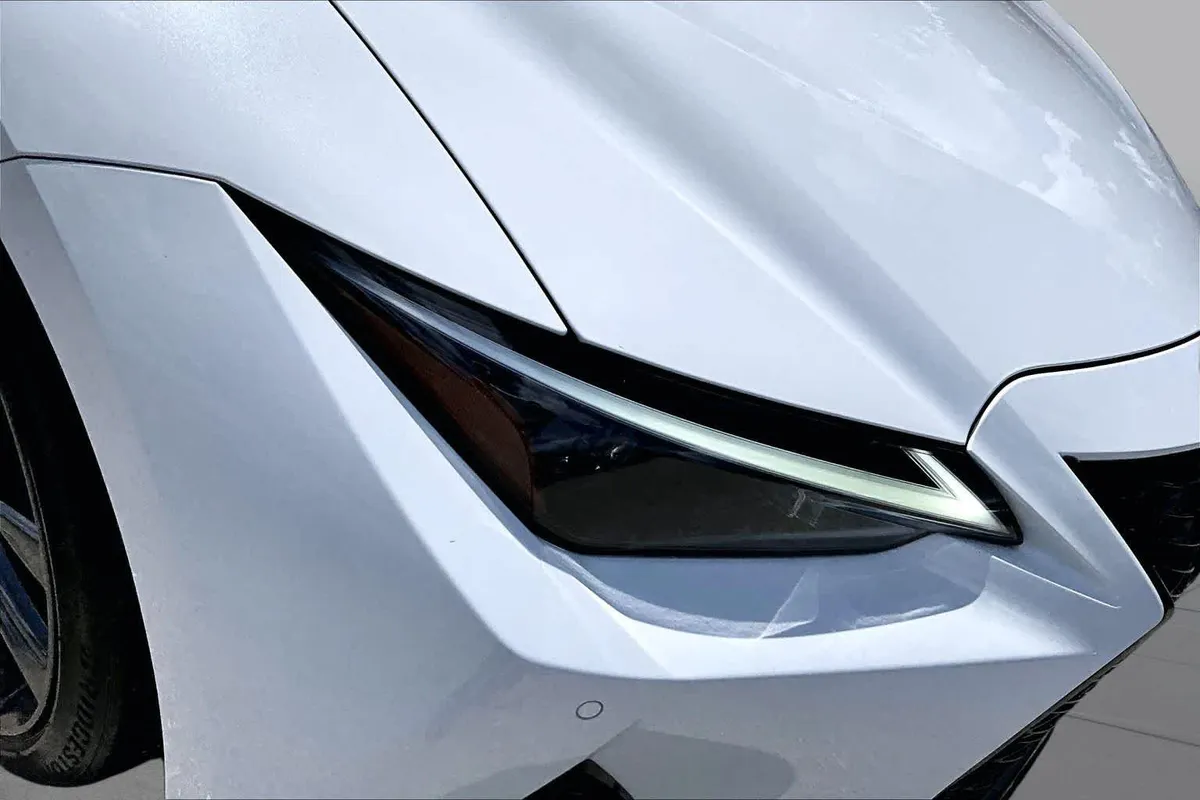 2023 Lexus IS 350 F SPORT thumbnail 28