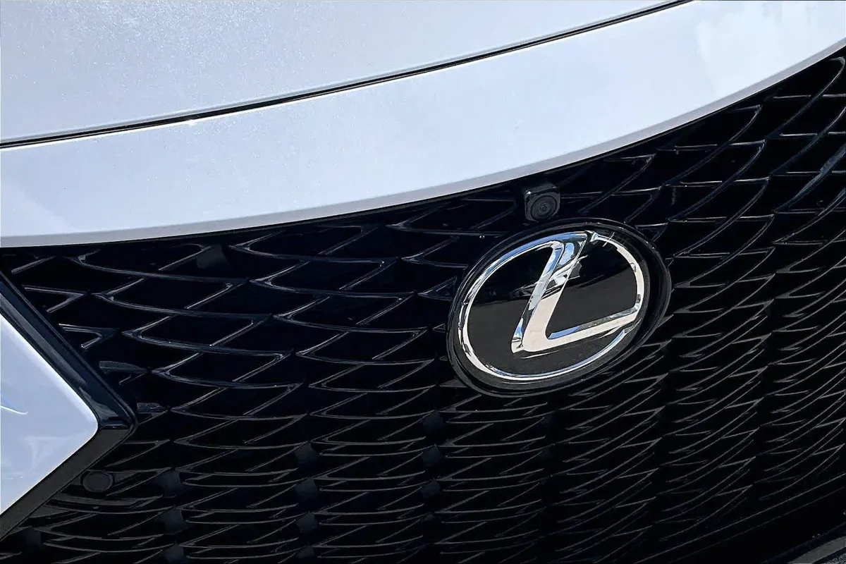 2023 Lexus IS 350 F SPORT thumbnail 30