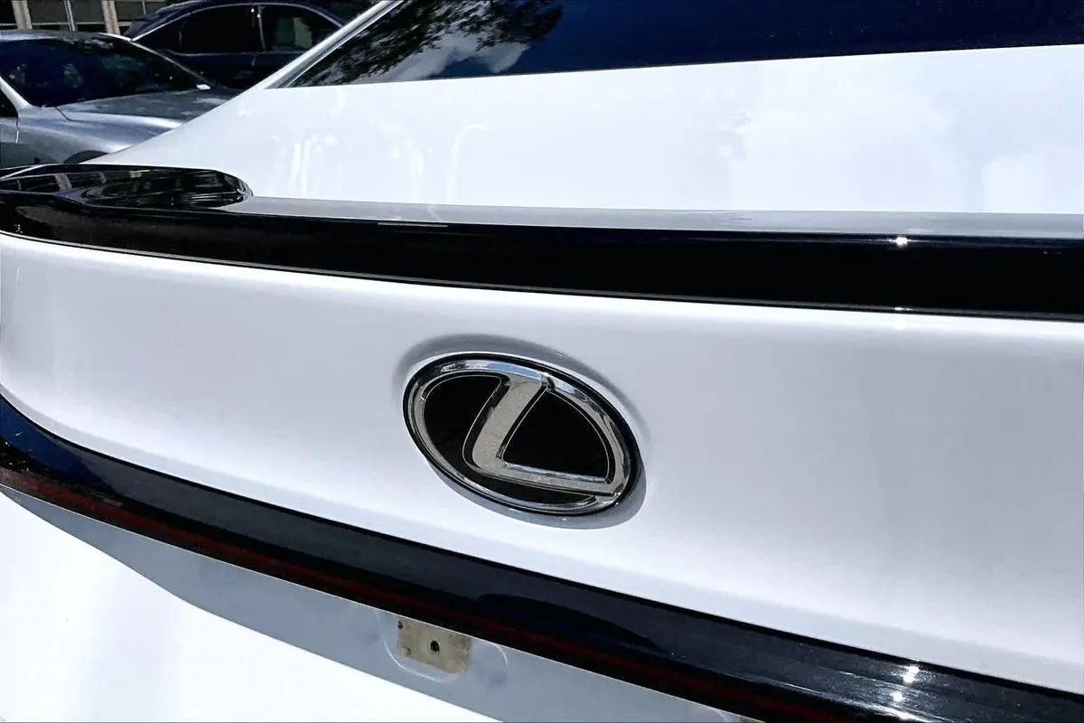 2023 Lexus IS 350 F SPORT thumbnail 31
