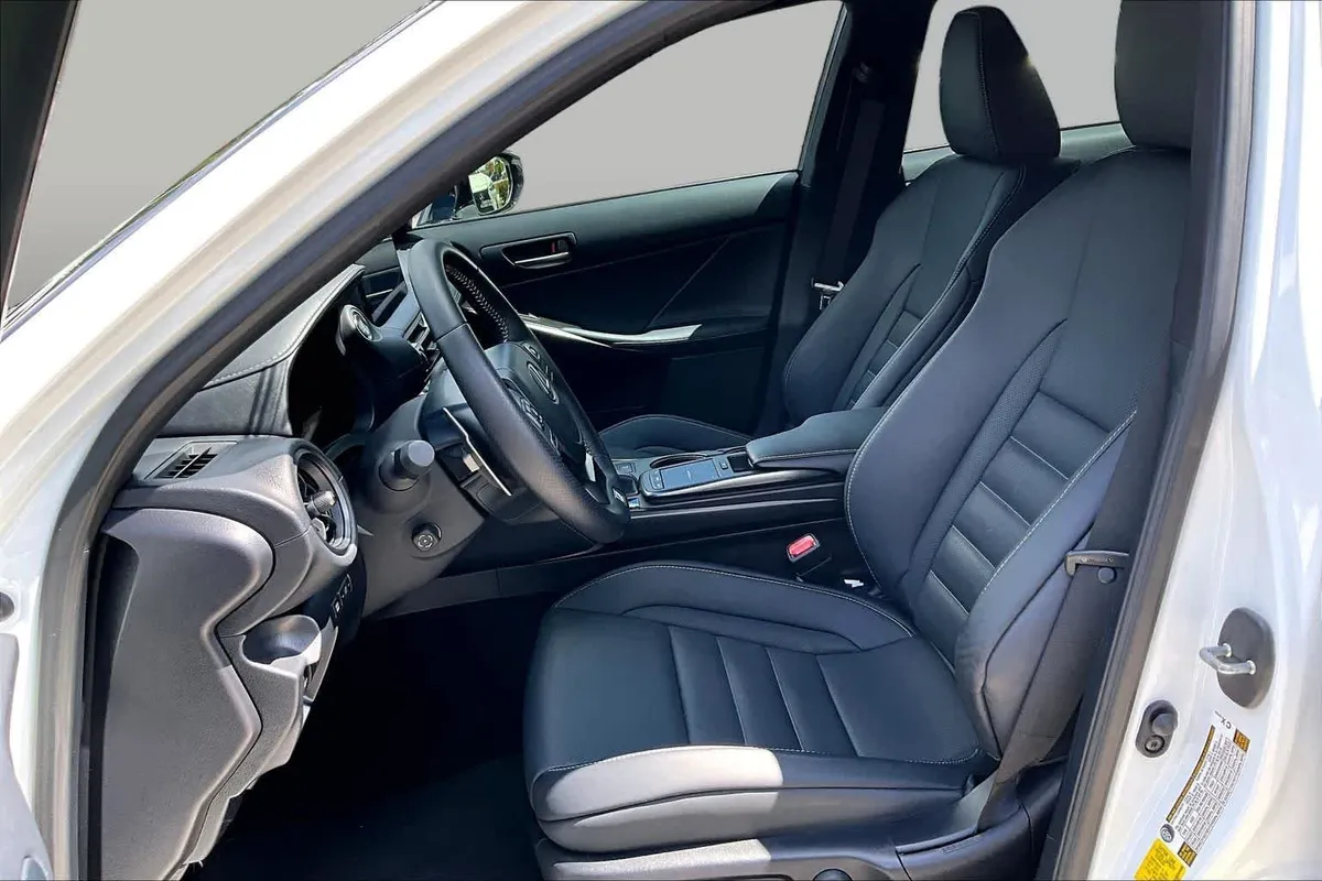 2023 Lexus IS 350 F SPORT thumbnail 8