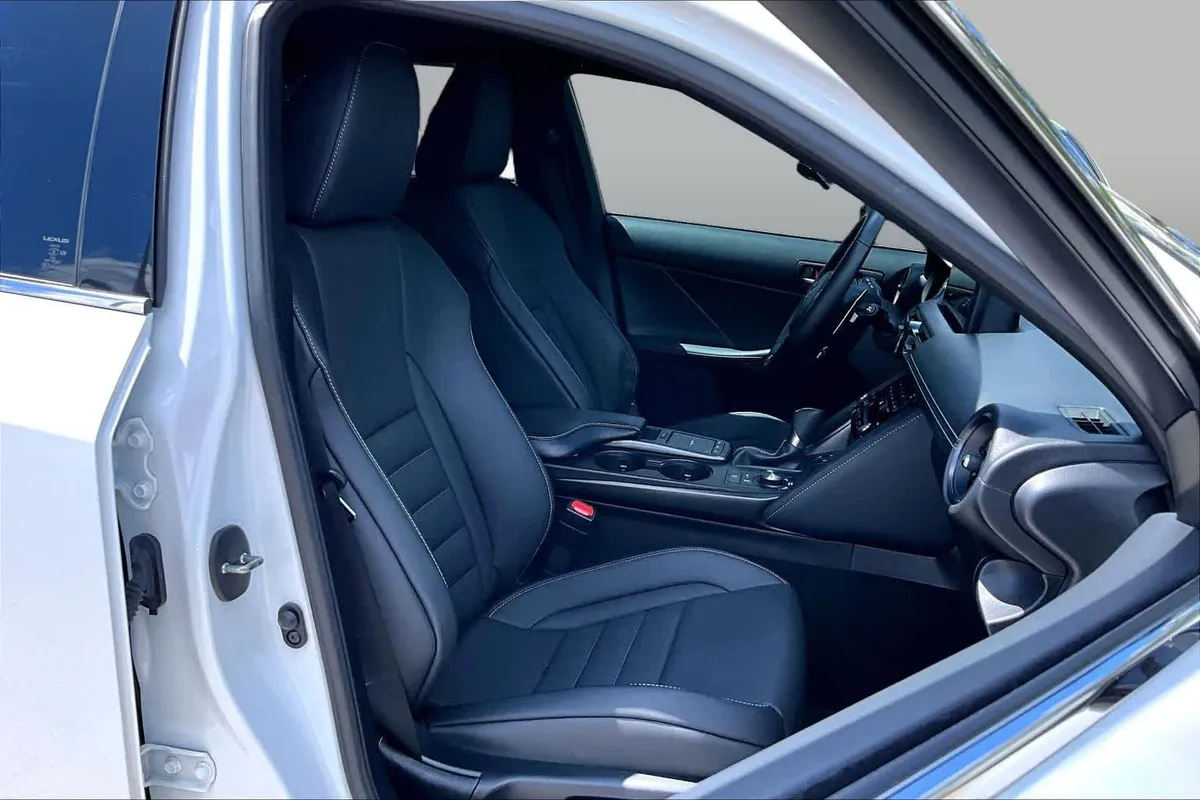 2023 Lexus IS 350 F SPORT thumbnail 9