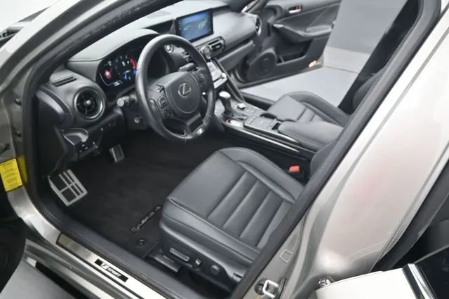 2023 Lexus IS 350 F SPORT thumbnail 4