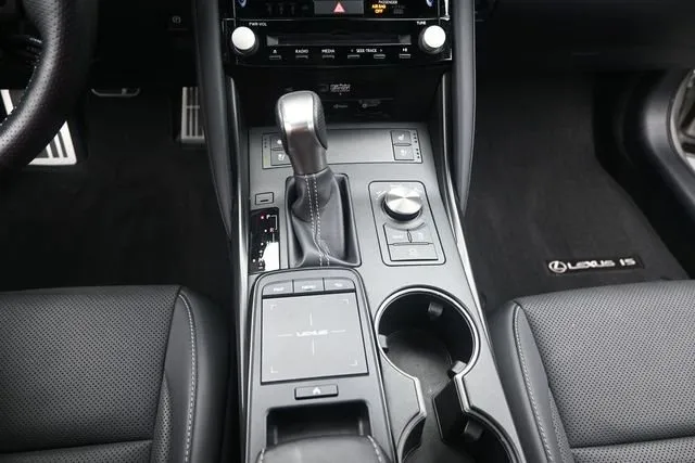 2023 Lexus IS 350 F SPORT thumbnail 8