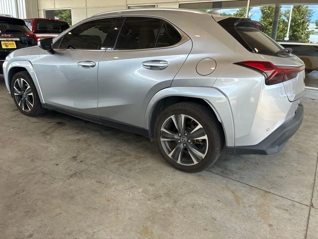 2023 Lexus UX 250h Premium thumbnail 2