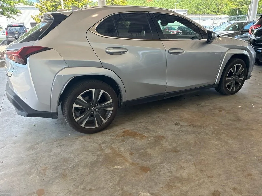 2023 Lexus UX 250h Premium thumbnail 3