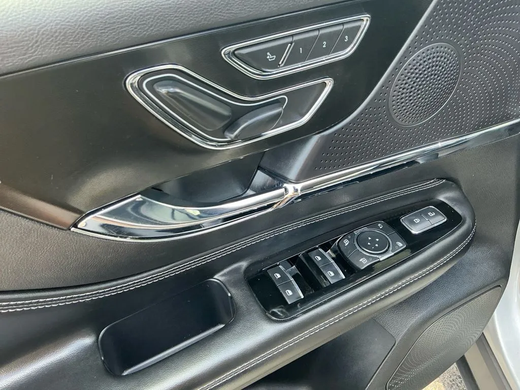 2023 Lincoln Corsair Standard thumbnail 16