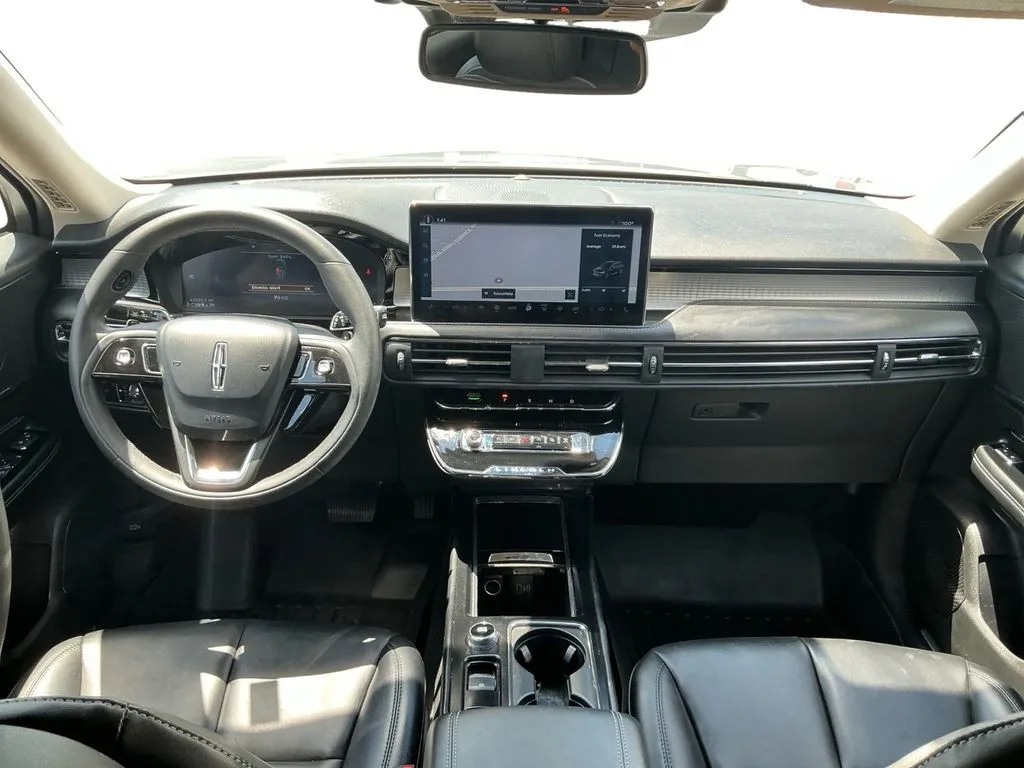2023 Lincoln Corsair Standard thumbnail 17